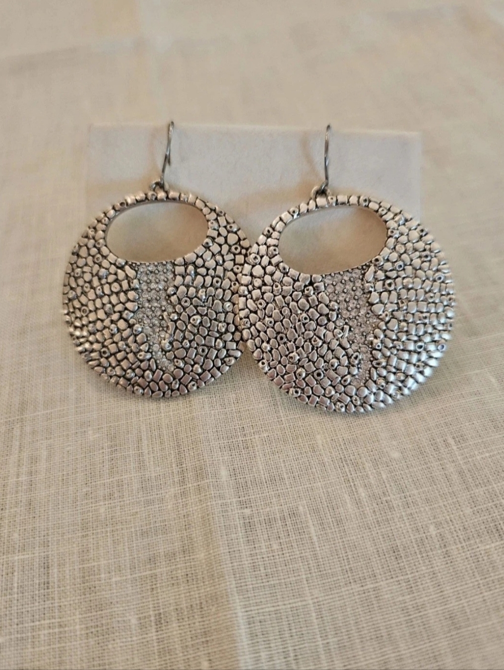 Vintage Vince Camuto Round Disc Textured Silver Rhinestone Dangle Earrings